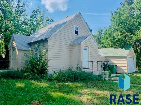 301 N Cherry St, Freeman, SD 57029