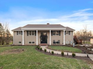4S064 Thornapple Tree Rd, Sugar Grove, IL 60554