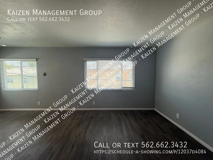Spacious Upstairs One Bedroom with Hardwood Floors & Parking available — Photo 4