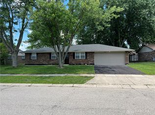 7049 Pineview Dr, Dayton, OH 45424