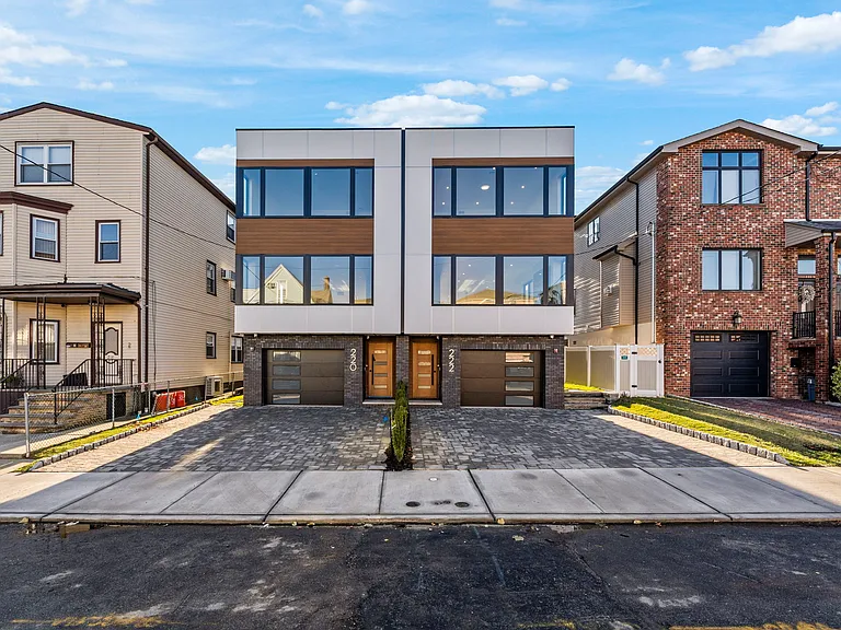 222 Washington Pl — Photo 48