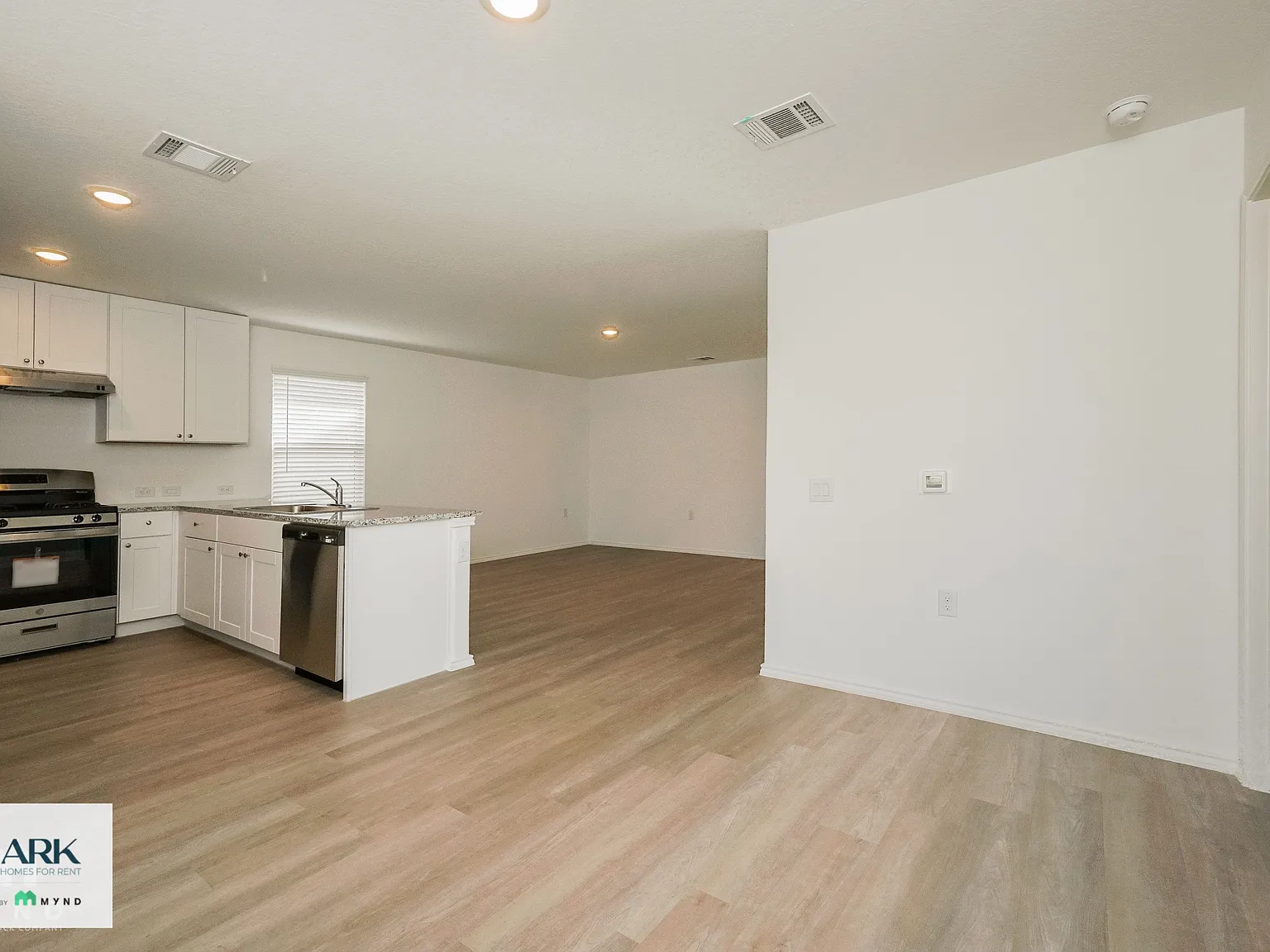 3 bed, 2.0 bath, 1217 sqft, $1,574 — Photo 3