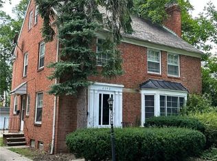 2340 Loyola Rd, University Heights, OH 44118