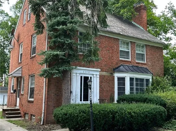2340 Loyola Rd, University Heights, OH 44118