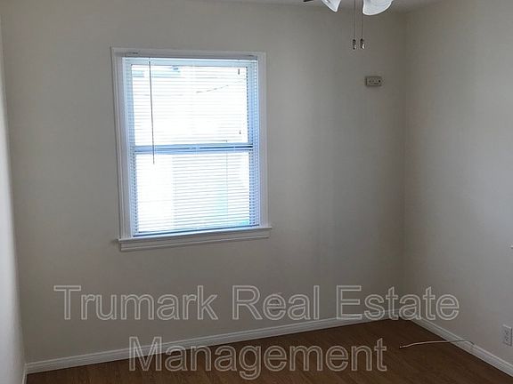 4th image of 929 E Lexington Dr