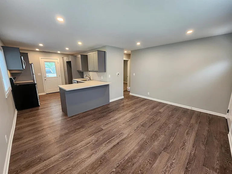 424 Nussbaum Ave — Photo 3