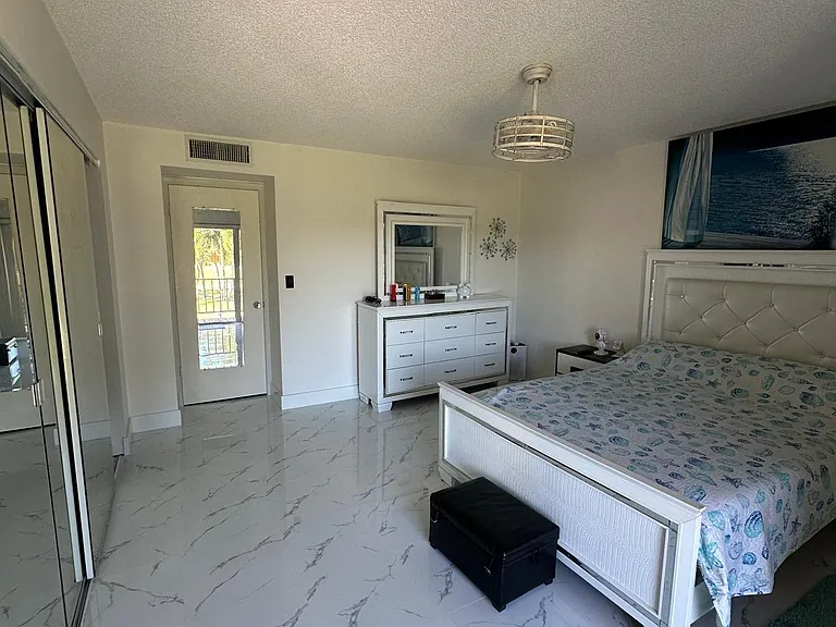 4557 Luxemburg Ct — Photo 5