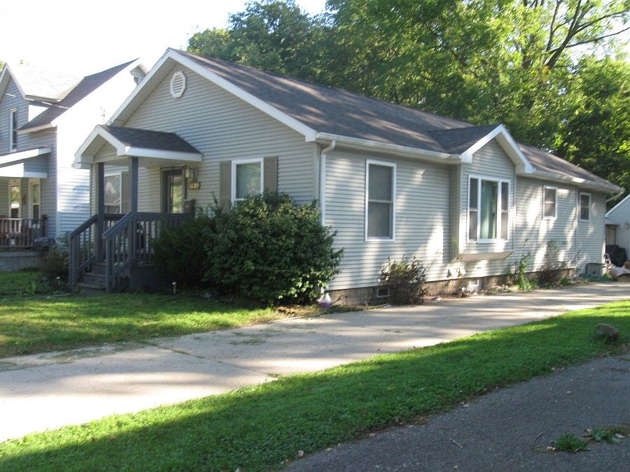 2nd image of 1603 Bailey St