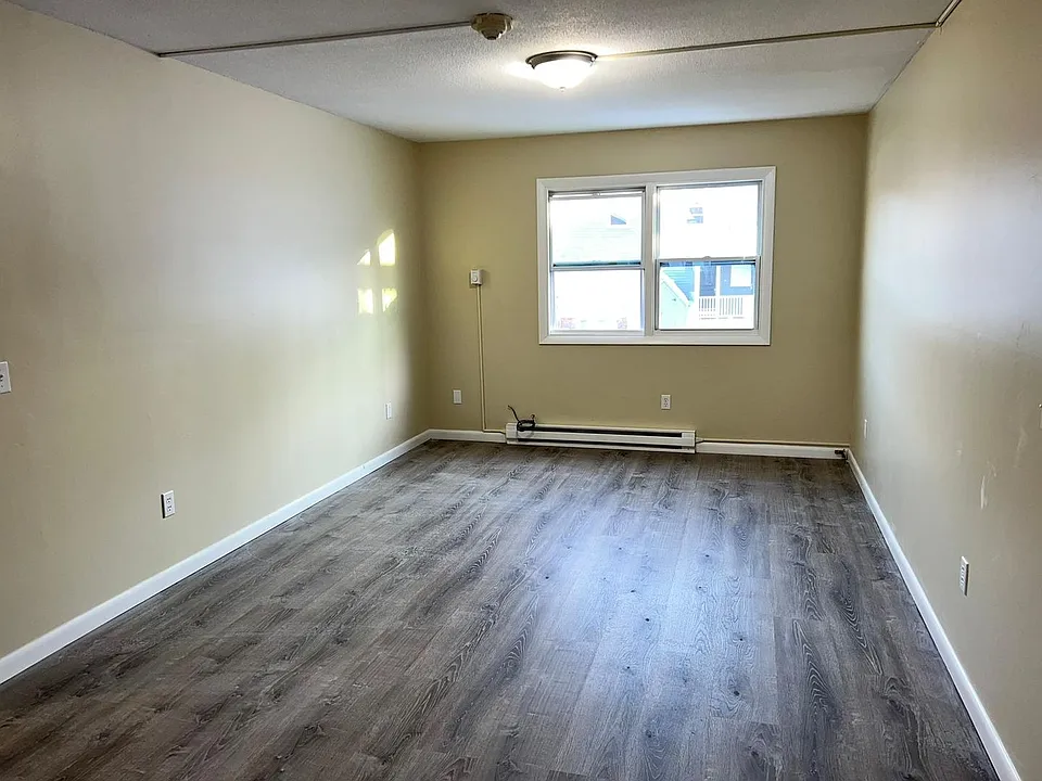 15 River St