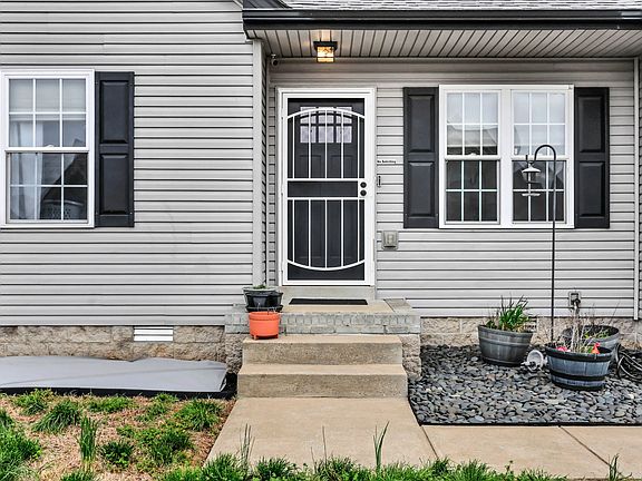 2nd image of 560 Falkland Cir
