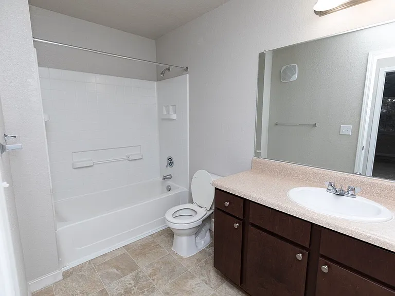 Sizemore Creek Apartments — Photo 15