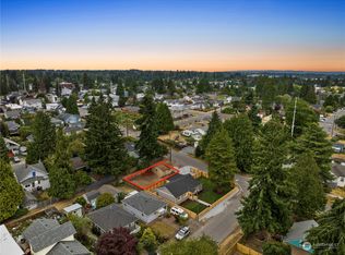 526 N 100th St, Seattle, WA 98133