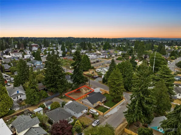 526 N 100th Street, Seattle, WA 98133