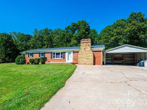 8430 Rolling Hills Ave, Hickory, NC 28602
