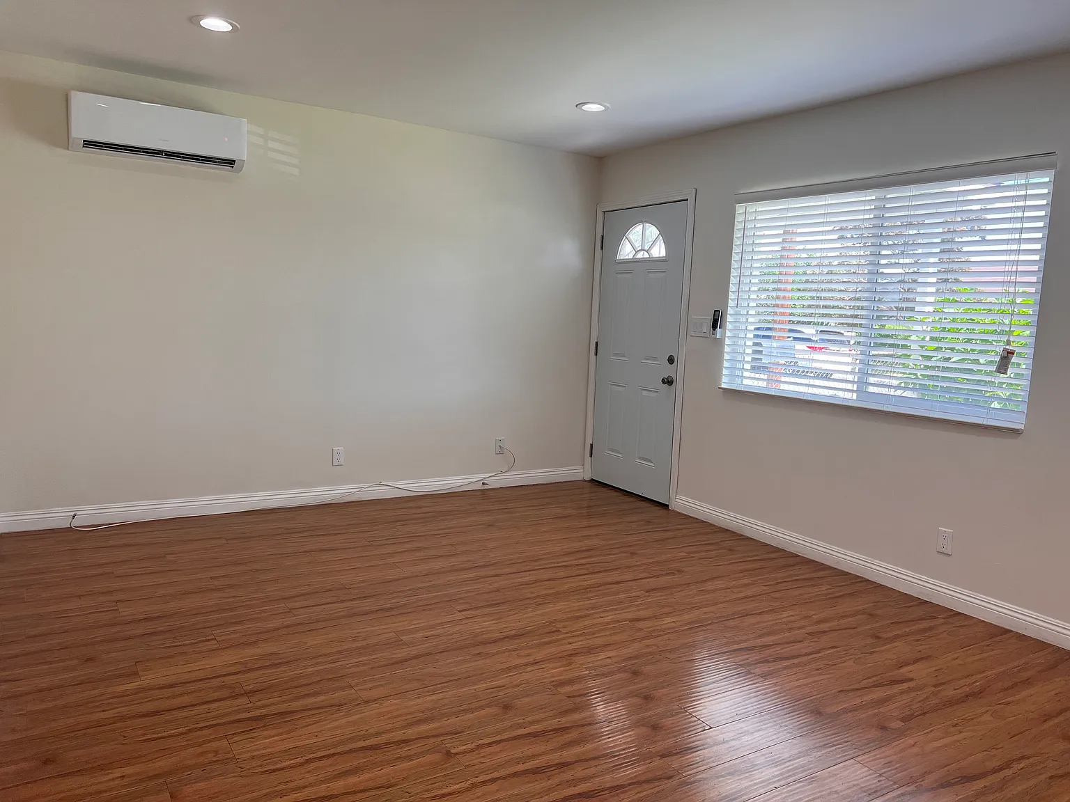2 bed, 700 sqft, $2,200 — Photo 4
