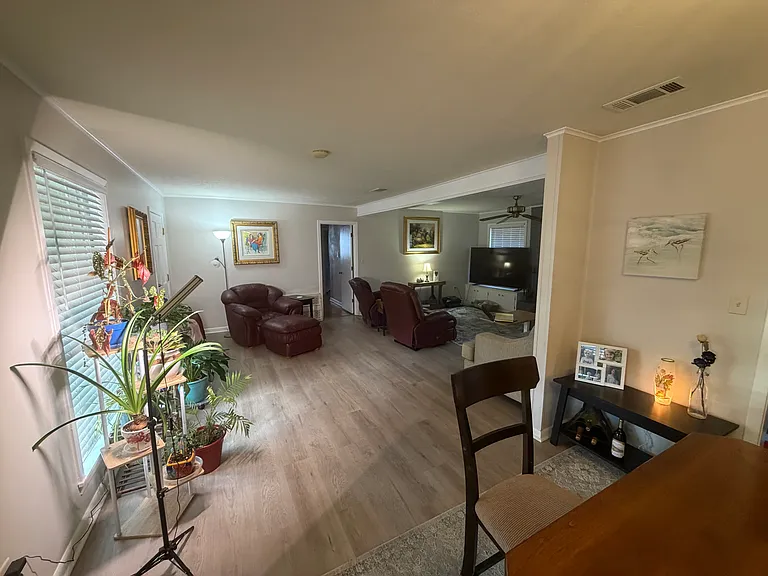 842 Newland St — Photo 6