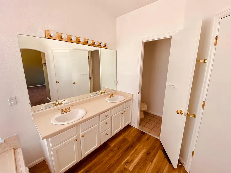 352 Simmons St — Photo 19