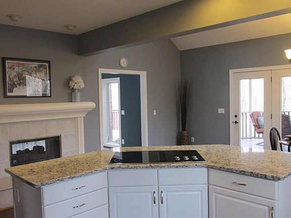 5th image of 612 Valley Woods Ct