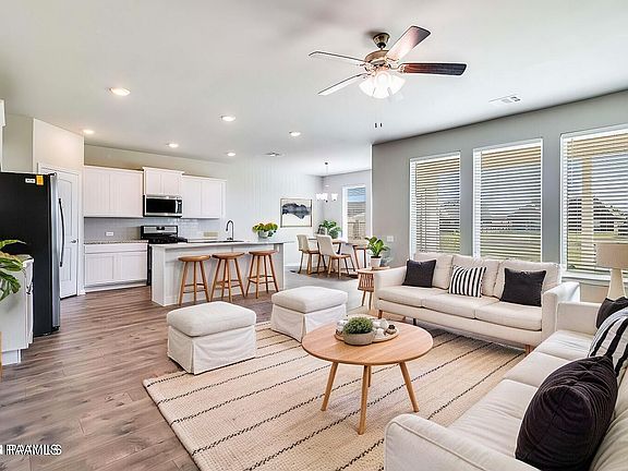 2nd image of 115 Rue Chateau Royal