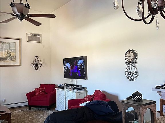 2nd image of 141 Jervis Ave