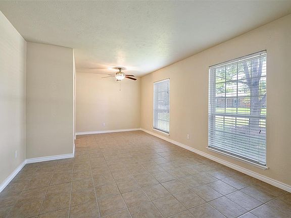 3rd image of 5057 Crawford Dr