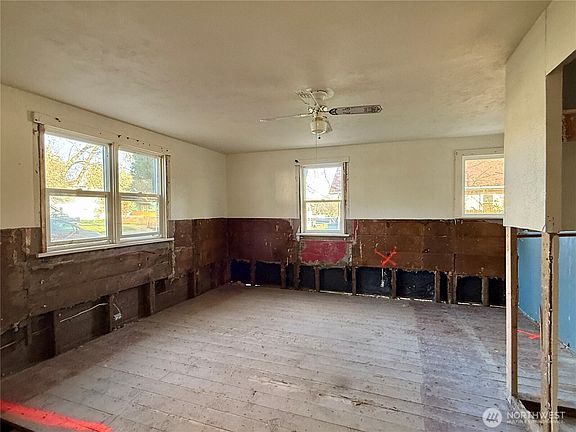 4th image of 315 N 1st Street