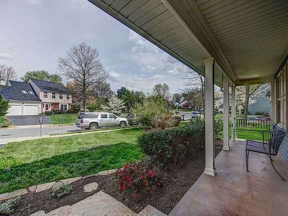 4th image of 2992 Emerald Chase Dr