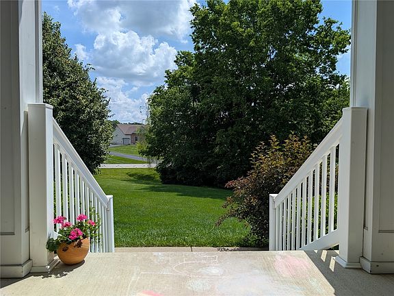 4th image of 396 Country Manor Dr