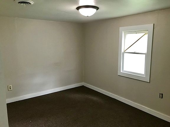 2nd image of 401 E 9th St