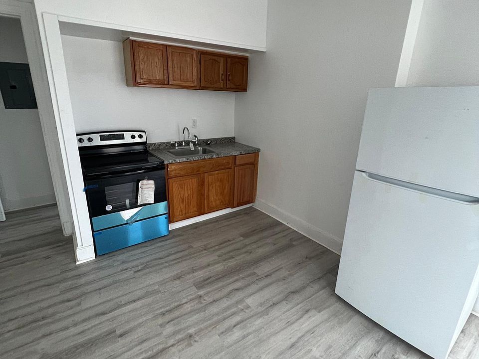 2nd image of 274 Floral Ave Floor 1