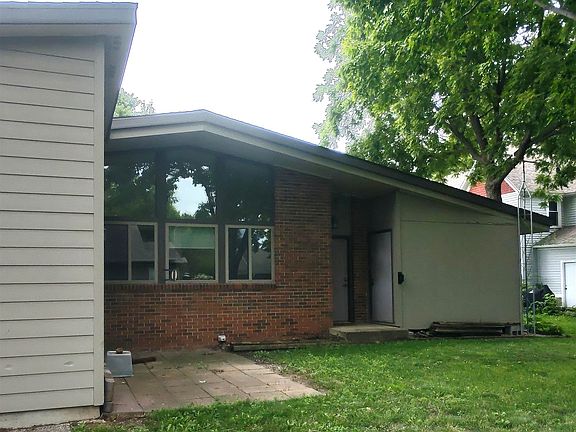 3rd image of 1005 1st Ave N