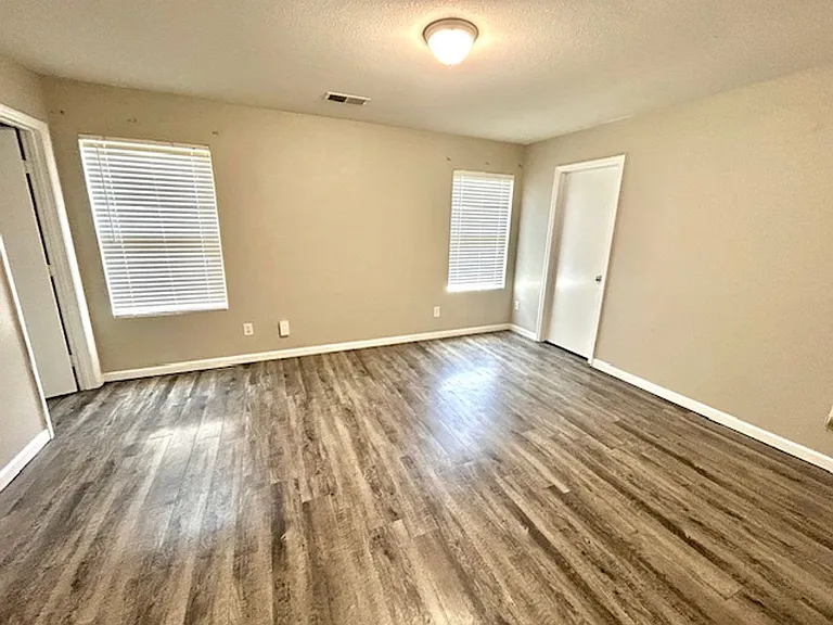 228 Dormont Dr NE — Photo 8