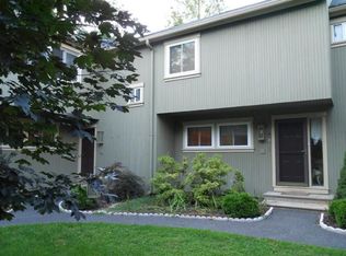 10 South Mdws, Woodbury, CT 06798