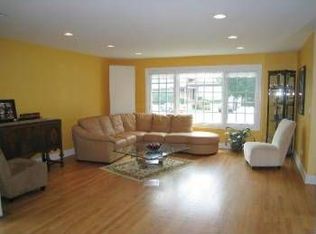 3320 W Rance Ter, Lincolnwood, IL 60712