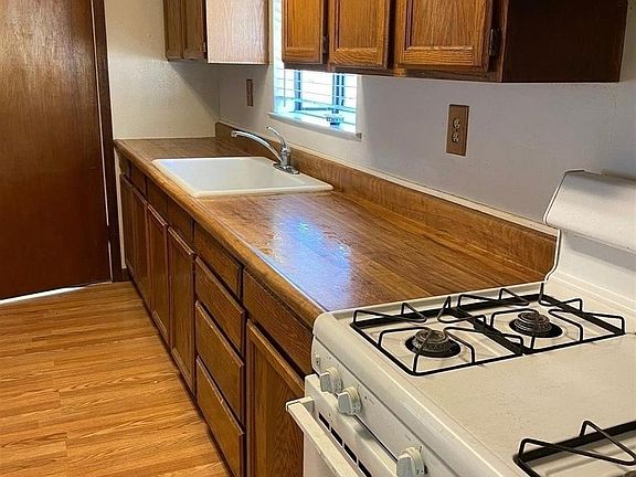 5th image of 1071 Laurel Ave