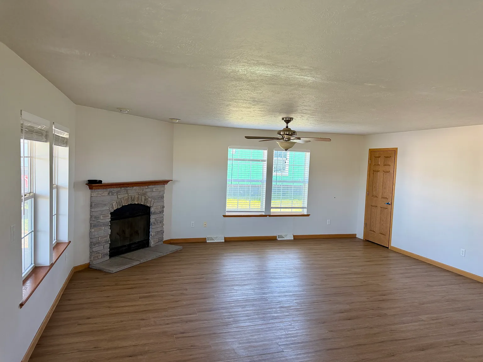 3 bed, 1800 sqft, $2,100 — Photo 4