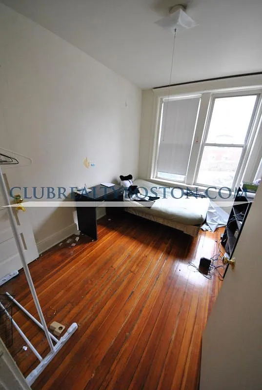 4 bed, $3,245 — Photo 2