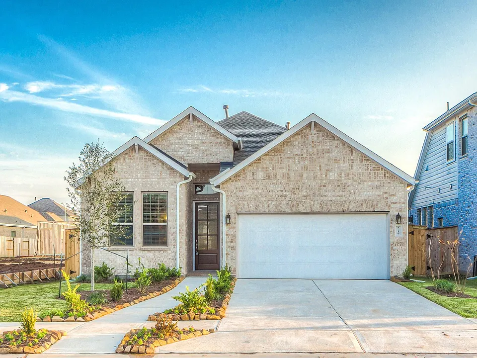 8710 Crossing Oak Ln