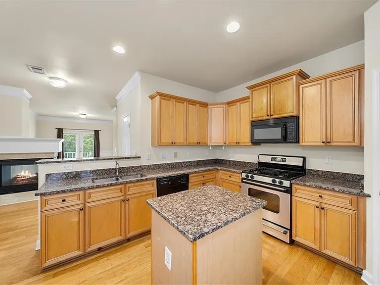 205 16th St NW #18 — Photo 27