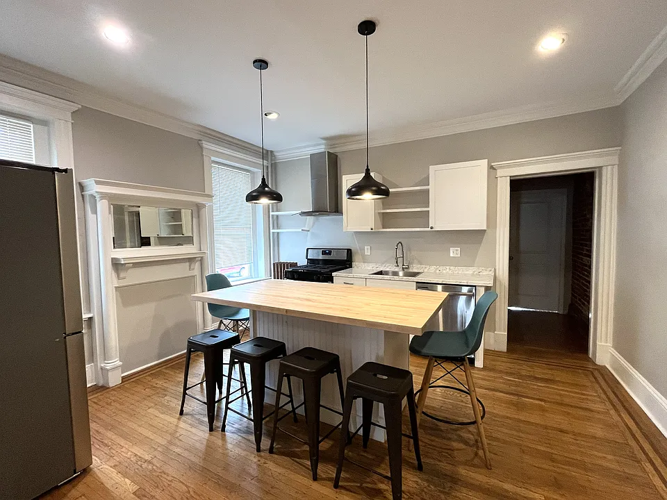 Eat-in kitchen