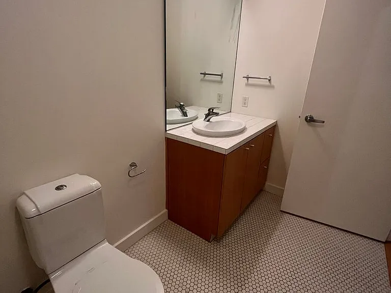 1926 W Burnside St #204 — Photo 12