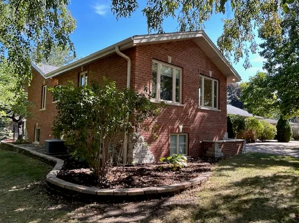 2277 S Westwood Ln, Palatine, IL 60067