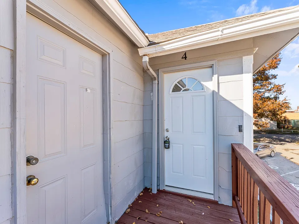 533 Brown Ave #4