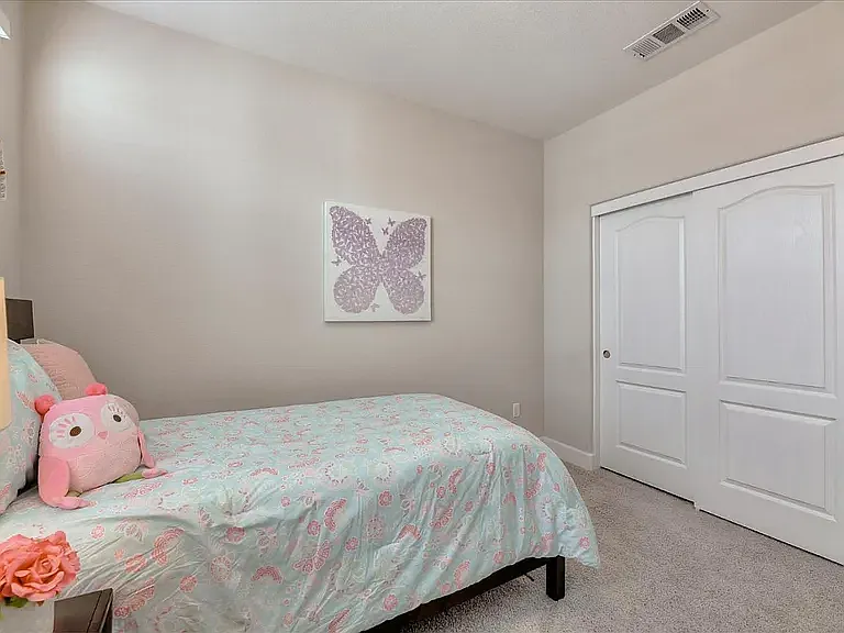 131 Hudson Pl — Photo 9