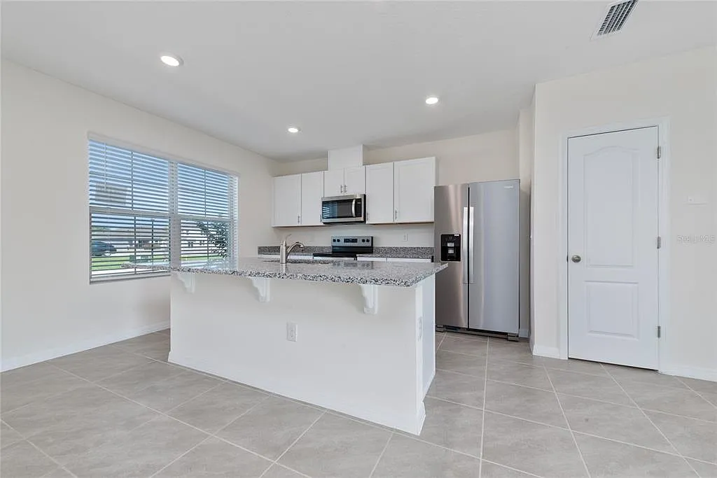 3 bed, 2.5 bath, 1560 sqft, $2,250 — Photo 3