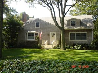 8 Beechwood Dr, Southampton, NY 11968