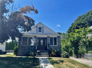 17 Thaxter Rd #17, Newtonville, MA 02460