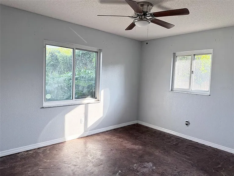 912 Carvell Dr — Photo 12