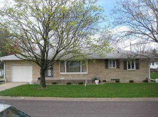 406 S Tazewell St, Mackinaw, IL 61755