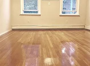 31-32 44th St #2, Astoria, NY 11103